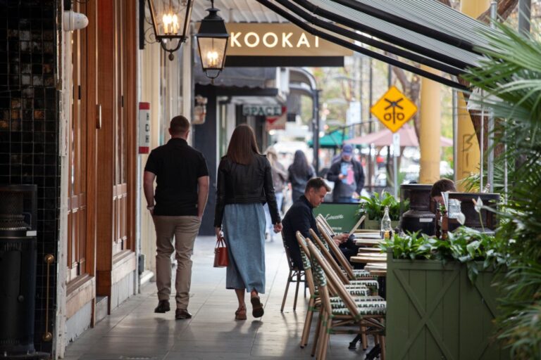 Shopping, food or bars