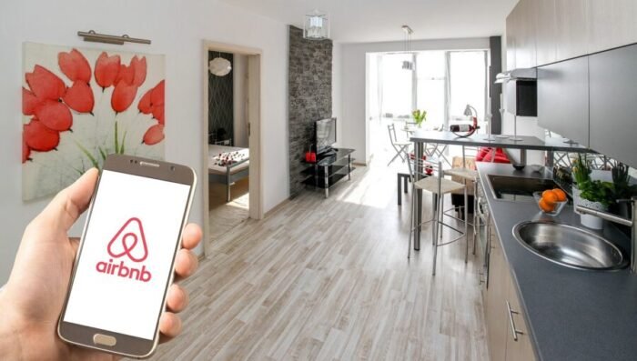 Airbnb luggage storage